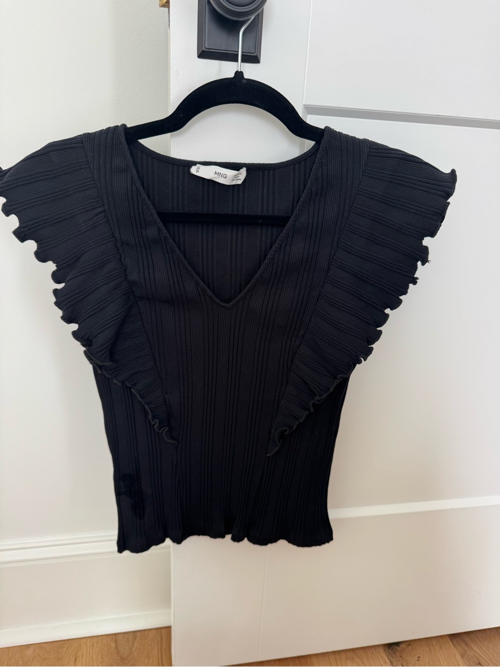 MANGO Black Ribbed V-Neck Ruffle Sleeve Tank - Picture 2 of 4